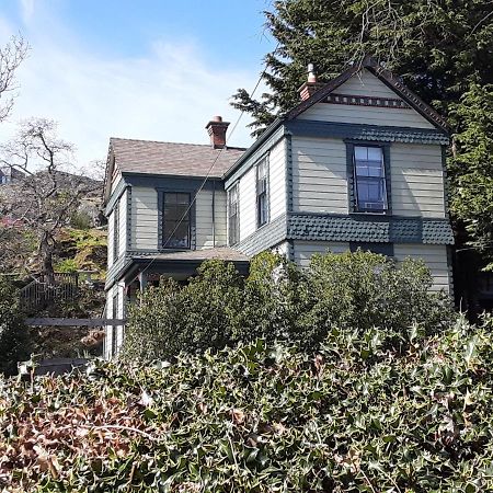 Sea Birds Cottage Victoria Exterior photo