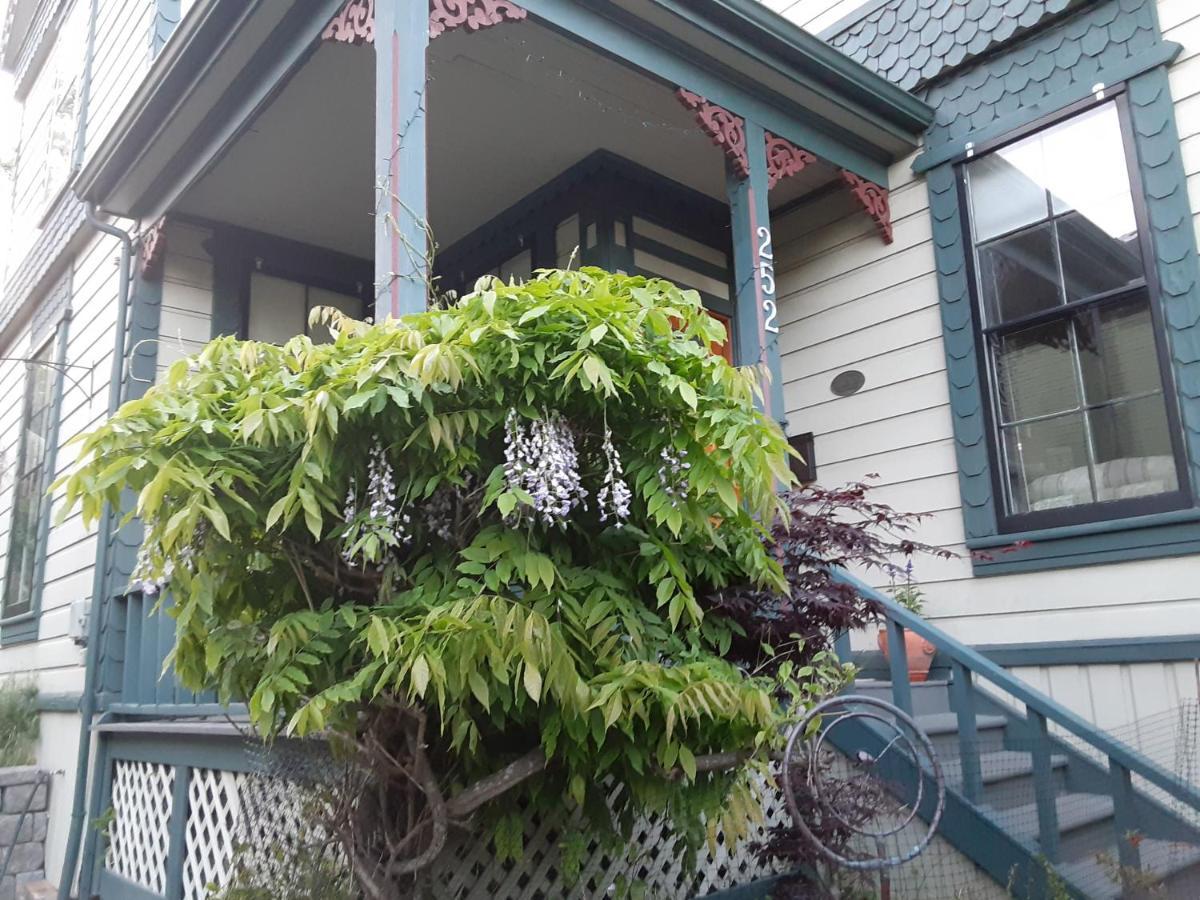 Sea Birds Cottage Victoria Exterior photo