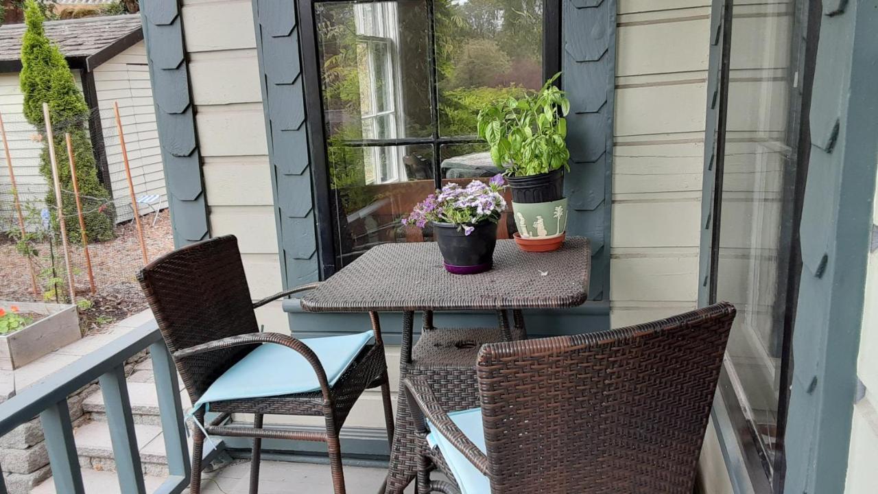 Sea Birds Cottage Victoria Exterior photo