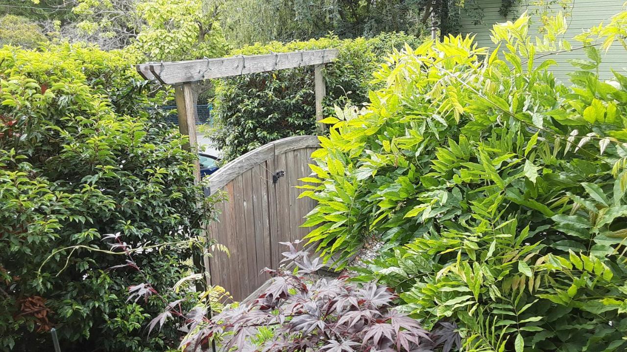 Sea Birds Cottage Victoria Exterior photo