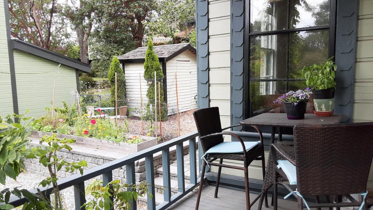 Sea Birds Cottage Victoria Exterior photo